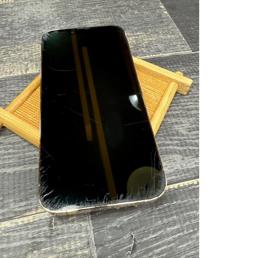 iPhone 13 pro 256g 金 電池71% 螢幕有傷 無盒裝有配件