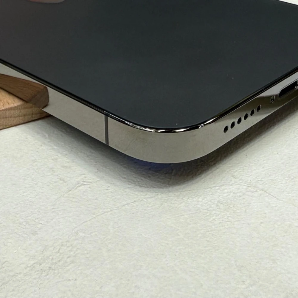 iPhone 13 PRO MAX 256g  黑 電池88% 換過副廠螢幕 已貼imos鏡頭貼 無