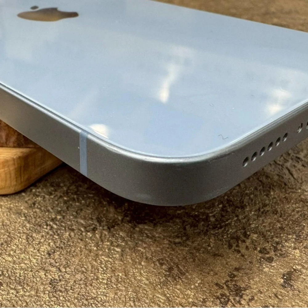 iPhone 14 Plus 128g 藍 電池89% （螢幕有點小刮傷 一角有點小凹痕跡）無盒裝有