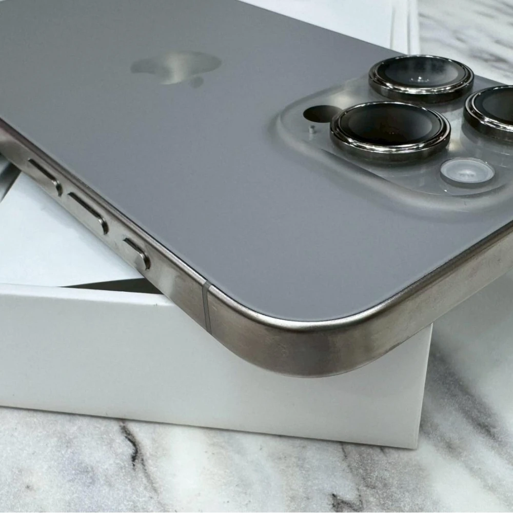 iPhone 15 pro 128g 鈦  電池87% 有盒裝有配件