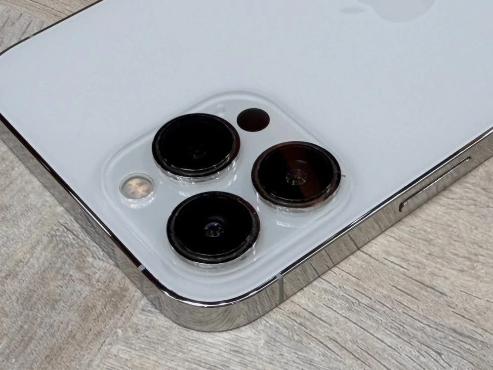 iPhone 13 PRO MAX 256g 白 副廠電池100% 螢幕有一點漏液 無盒裝有配件