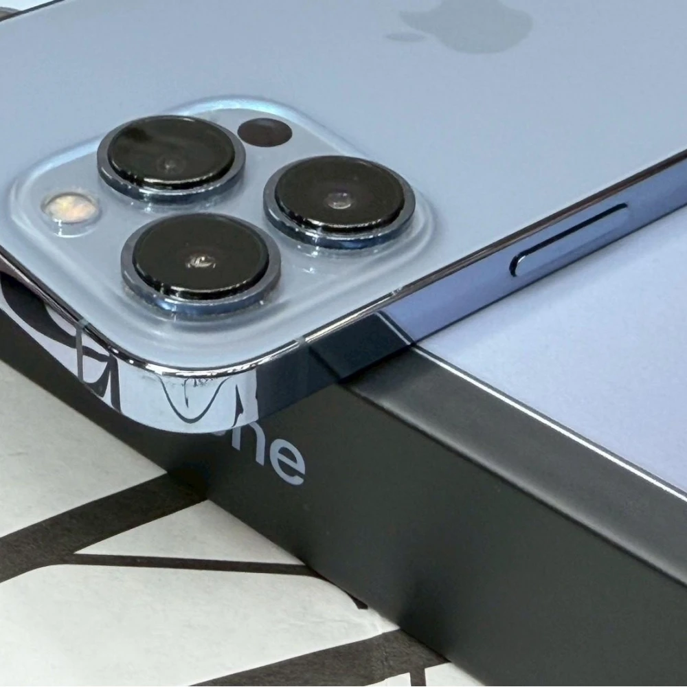 iPhone 13 Pro 256g 藍 電池74% 換過副廠螢幕 有盒裝有配件