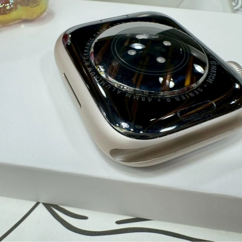 Apple Watch 8 45mm LTE版 星光 電池81% (附原廠錶帶)有盒裝有配件