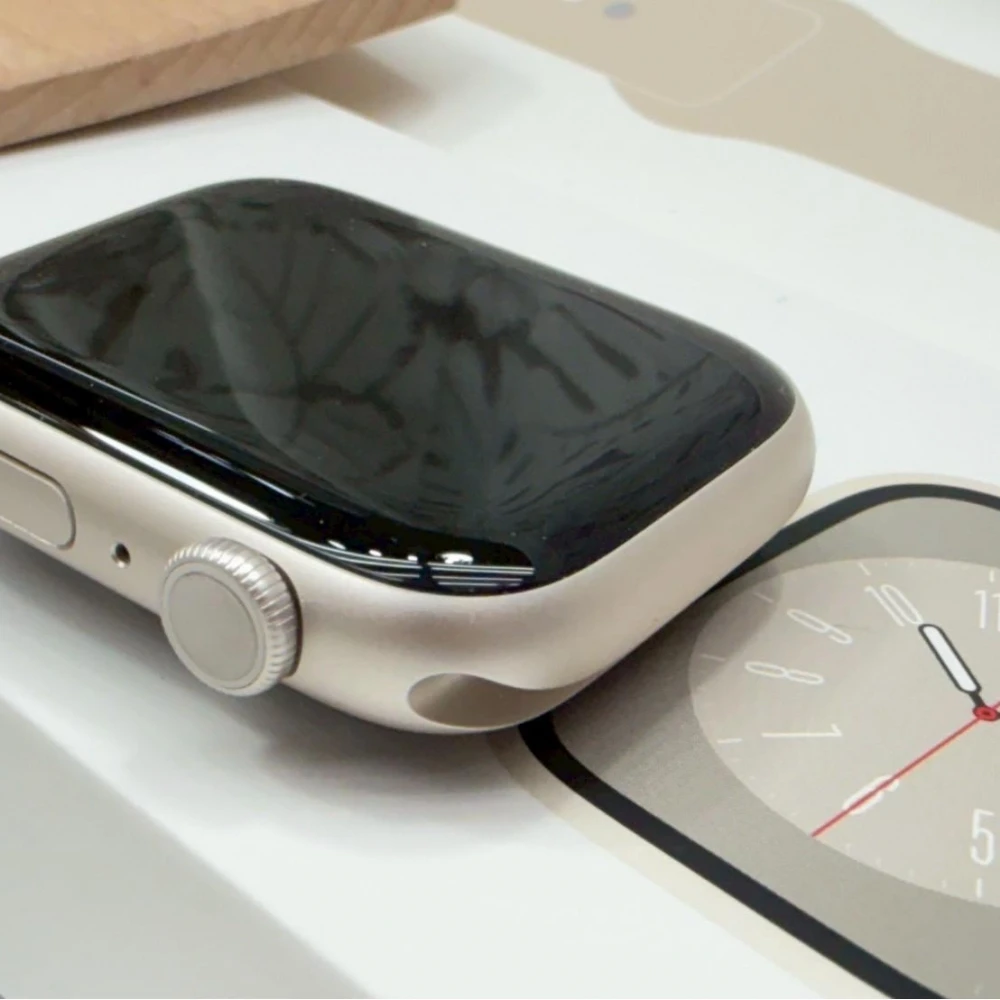 Apple Watch 8 45mm GPS 版 星光 電池77% 有盒裝有配件