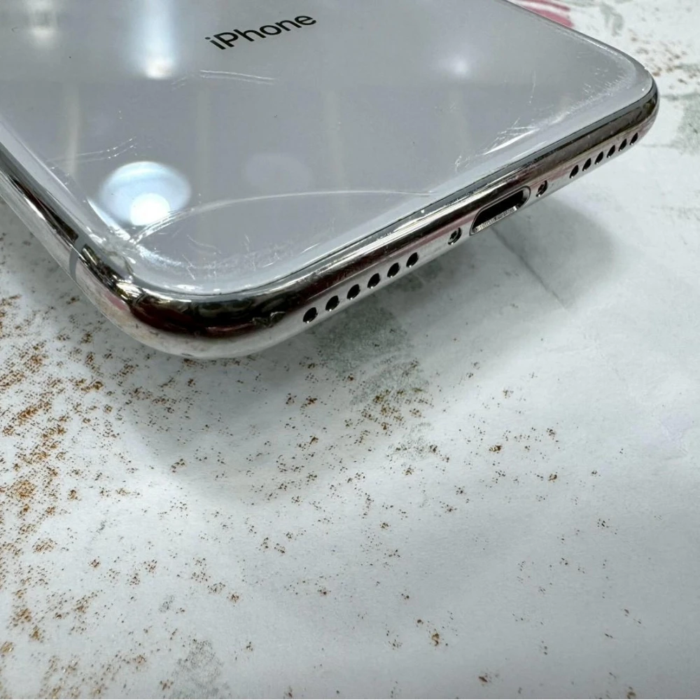 iPhone x  64g 白 電池71% 背板有破 無盒裝有配件