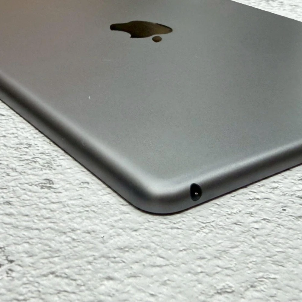 iPad 9 64g Wifi版 灰 電池89% 螢幕有小亮點 無盒裝配件