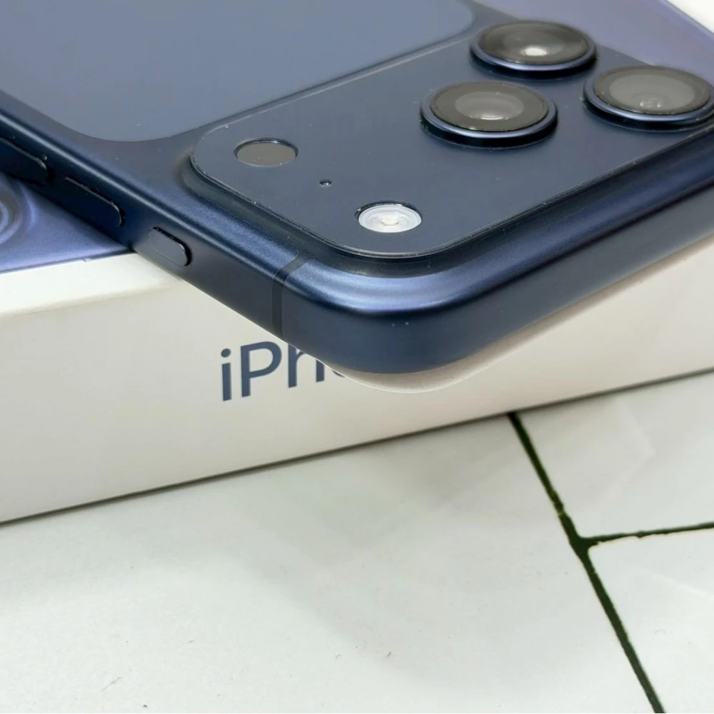 iPhone 17 Pro 256g 藍 電池99% 保固到2026/10/07 有盒裝有配件