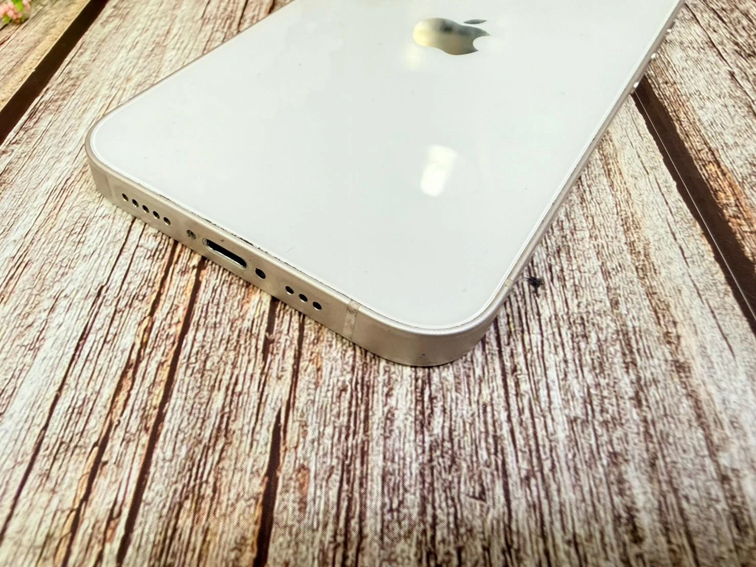 ?iPhone 13 128g 白 電池67% 無盒裝有配件