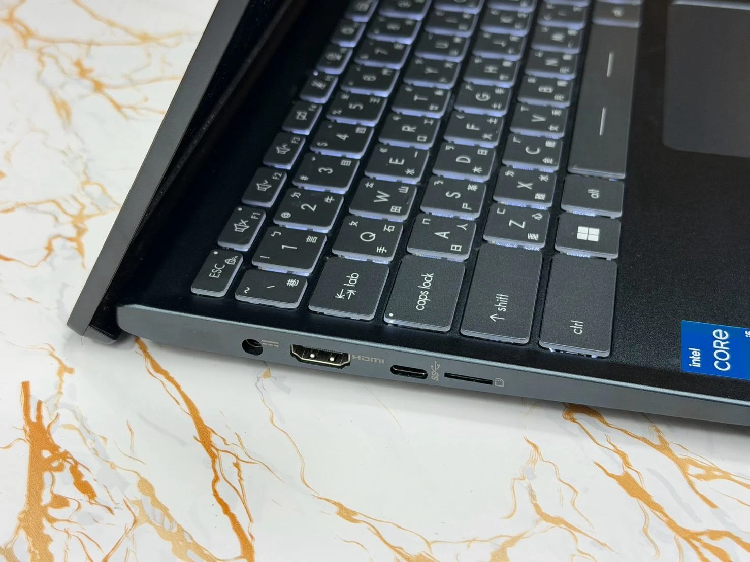 msi modern 14 b11mou i5-1135G7 14吋 (12G+512G) 附原廠充電線 有線滑鼠 無盒裝有配件