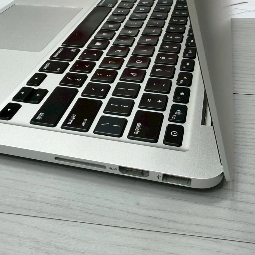 2015年 MacBook Pro 13寸  (8+256G) 電池100% 循環138 無盒裝