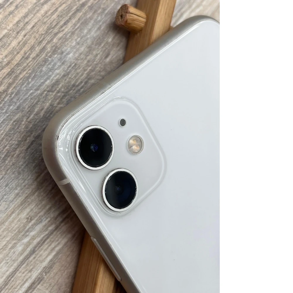 iPhone 11 64g 白 電池73% 螢幕有裂 無盒裝有配件