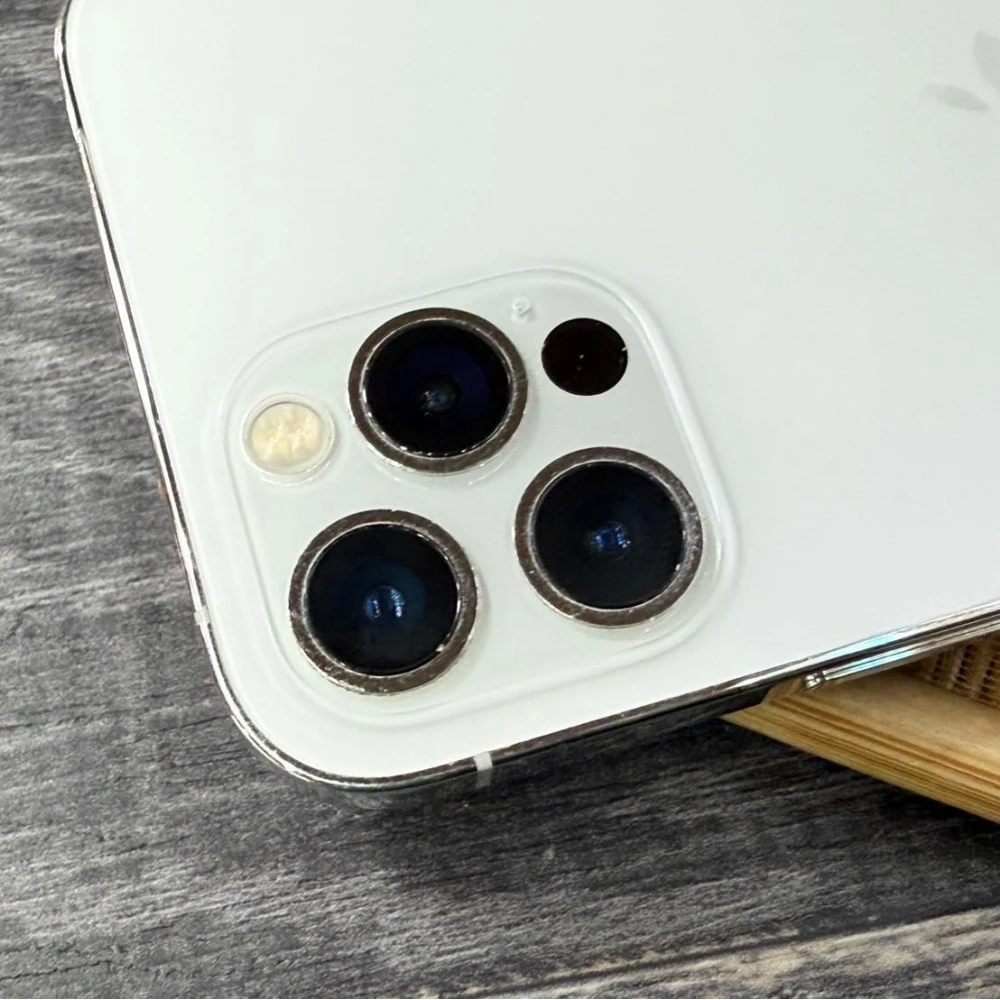 iPhone 12 pro 256g 白 電池77% 側邊有使用痕跡 無盒裝有配件