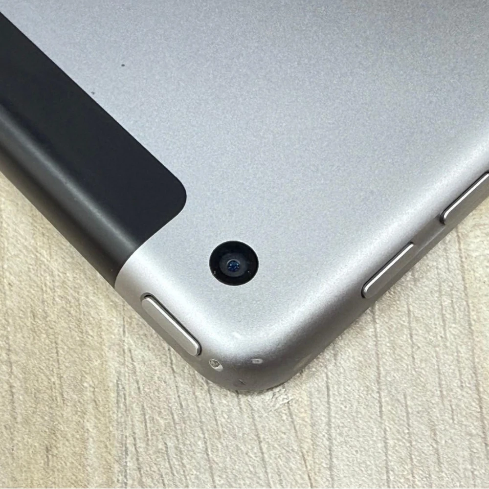 iPad 6 128G LTE版 銀 無盒裝有配件