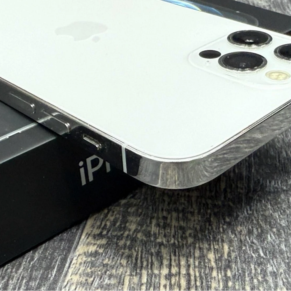 iPhone 12 pro 256g 白 換過原廠電池81% 有盒裝有配件