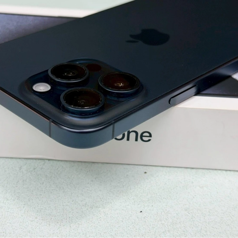 iPhone 15 Pro max  256g 藍 電池85% 有盒裝有配件