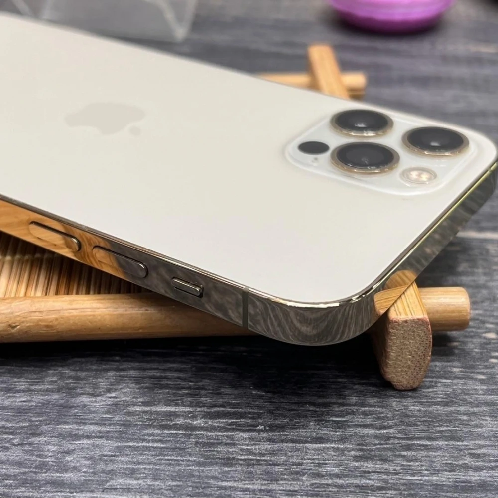 iPhone 12 pro 256g 金 電池100% 換過副廠螢幕 換過相機 無盒裝有配件