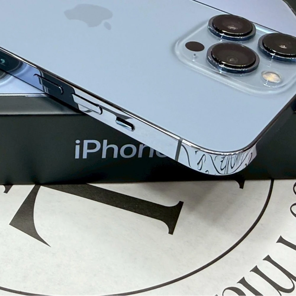 iPhone 13 Pro 256g 藍 電池74% 換過副廠螢幕 有盒裝有配件