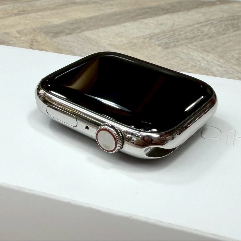 Apple Watch 9 45mm 不鏽鋼 LTE版 銀色 電池94% 有盒裝有配件