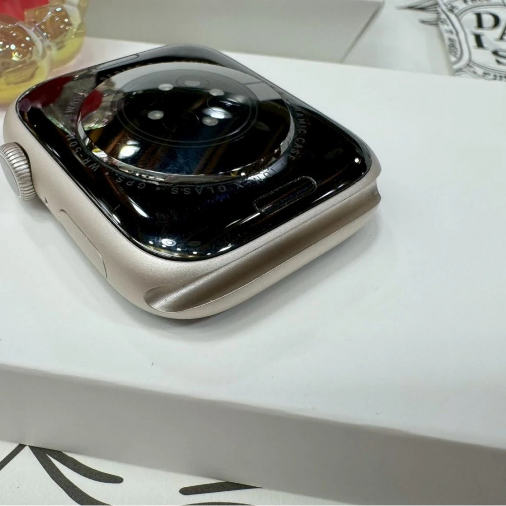 Apple Watch 8 45mm LTE版 星光 電池81% (附原廠錶帶)有盒裝有配件