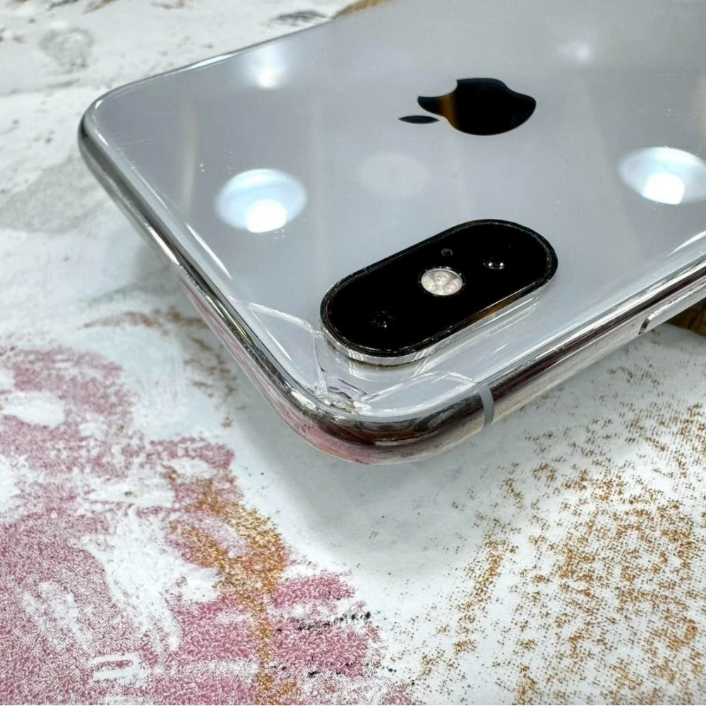 iPhone x  64g 白 電池71% 背板有破 無盒裝有配件