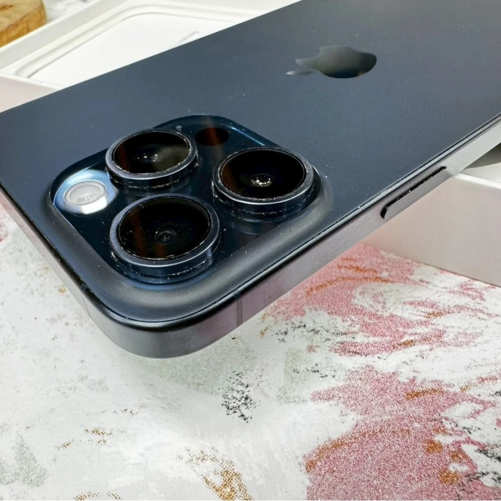 iPhone 15 Pro Max 256g 藍 電池83% 有盒裝有配件