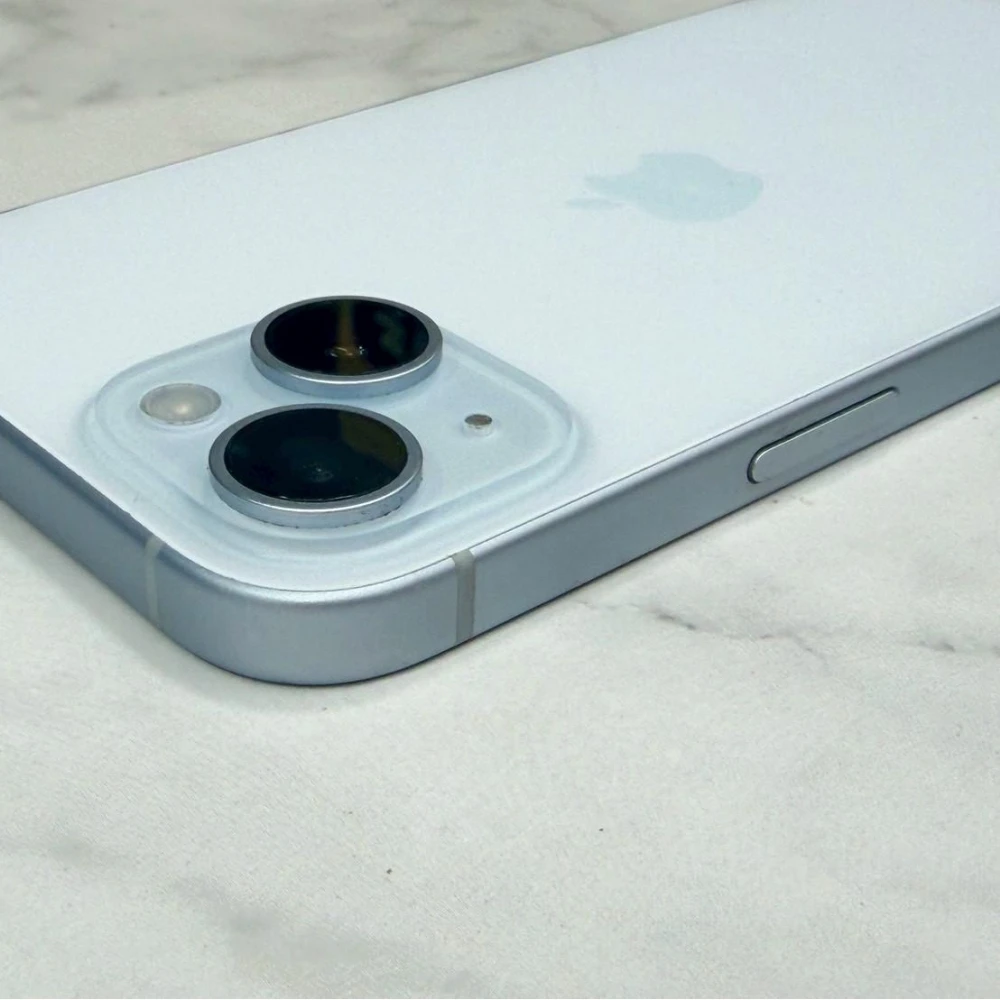 iPhone 15 256g 藍 電池80% 螢幕有小細紋 有盒裝有配件