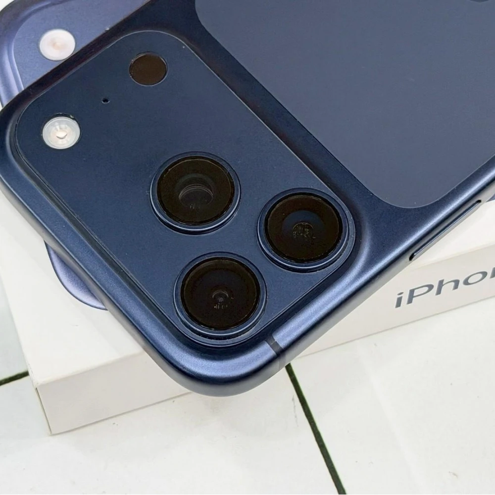 iPhone 17 Pro 256g 藍 電池99% 保固到2026/10/07 有盒裝有配件