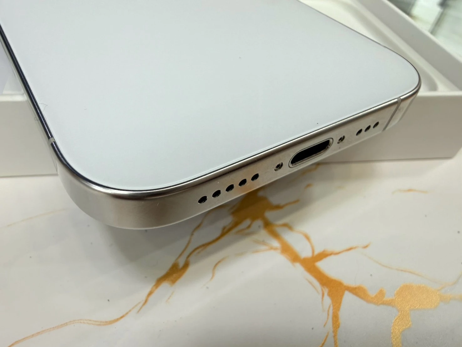 iPhone 16 Pro 128G 白 電池94% 全機原廠 全機無傷 有盒裝有配件