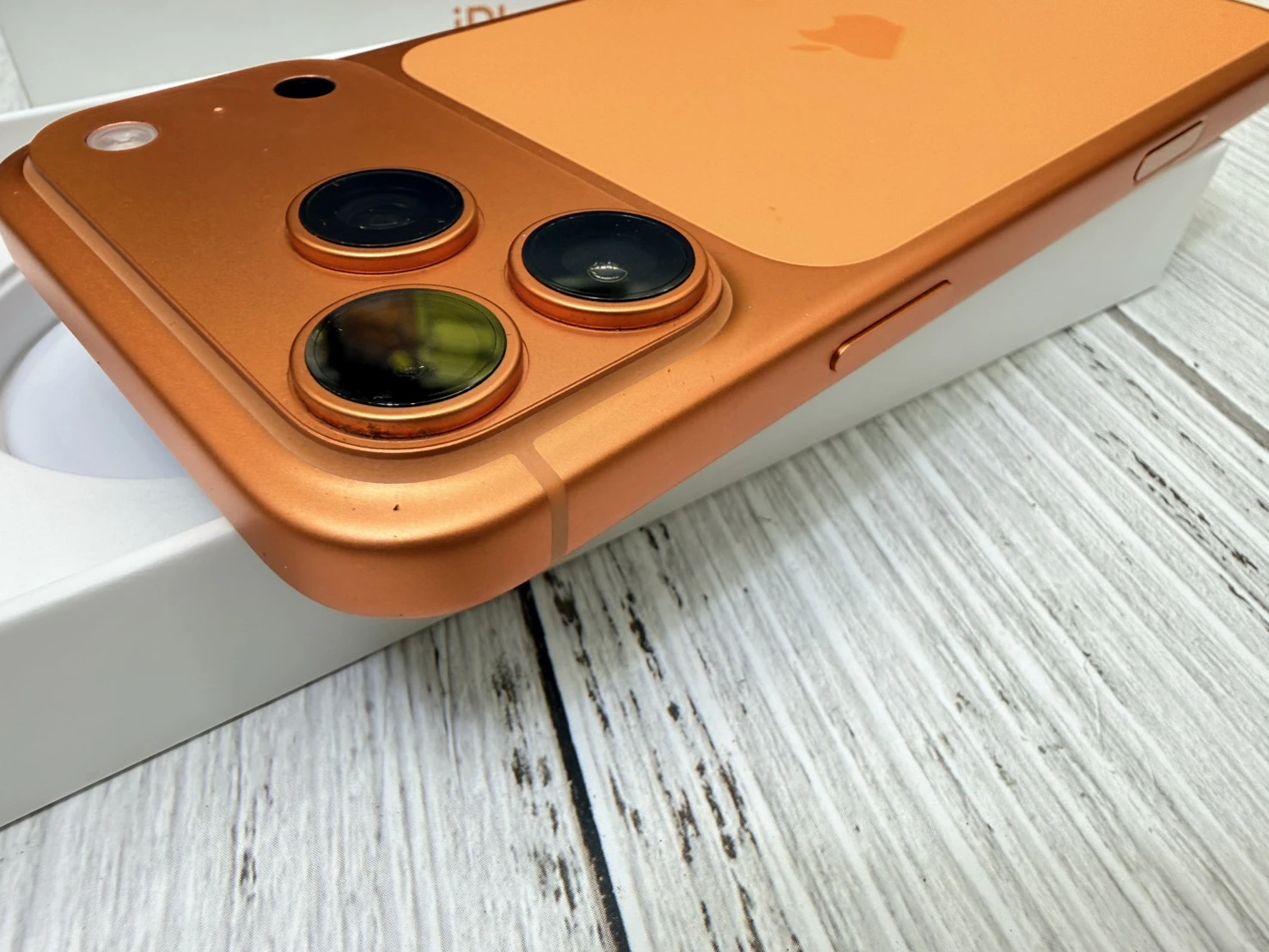 iPhone 17 Pro max 512g 橘 電池92% (邊角小小傷) 有盒裝有配件