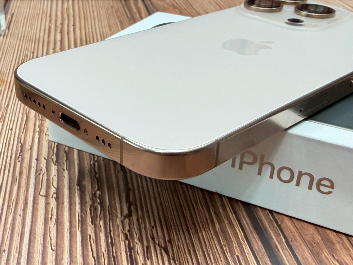 iPhone 16 Pro 256g 金 電池89% 有盒裝有配件