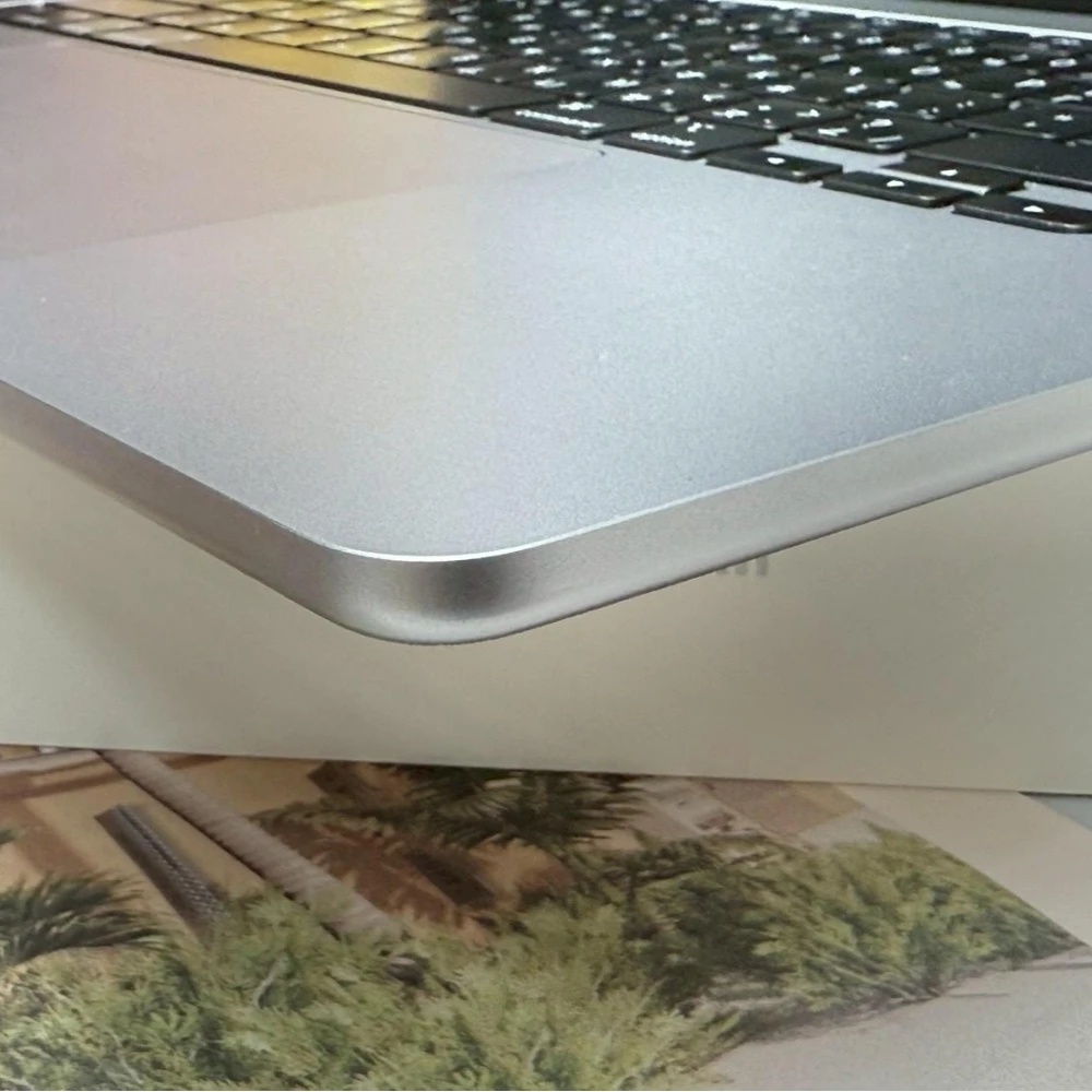 2024 MacBook Air 15吋 M3晶片  16GB/512 GB SSD   循環次數：
