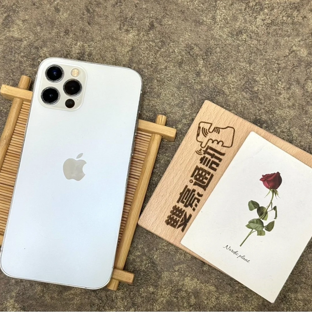 iPhone 12 Pro 128G 白 電池85% 更換原廠螢幕 鏡頭有裂痕 不影響拍照 無盒裝有