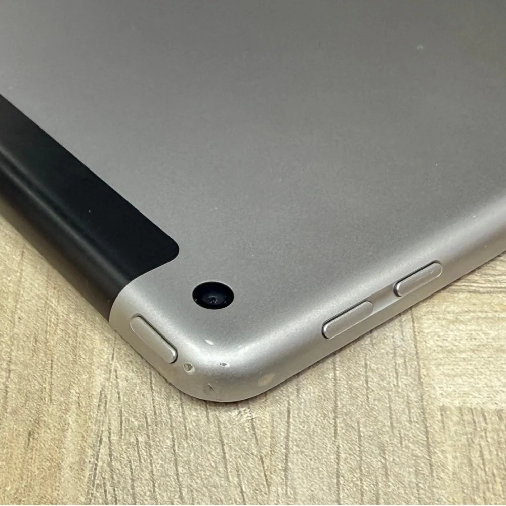 iPad 6 128G LTE版 銀 無盒裝有配件