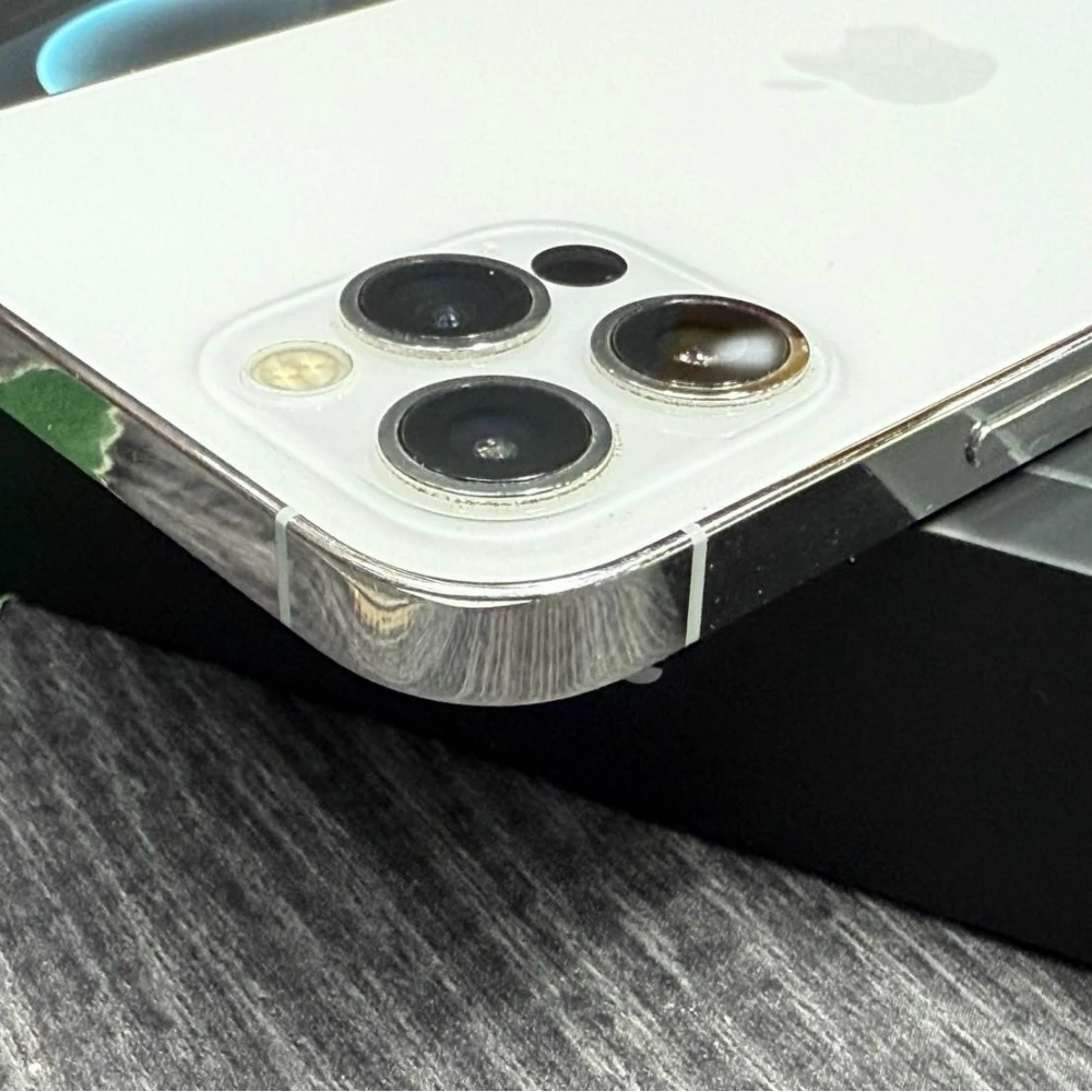 iPhone 12 pro 256g 白 換過原廠電池81% 有盒裝有配件