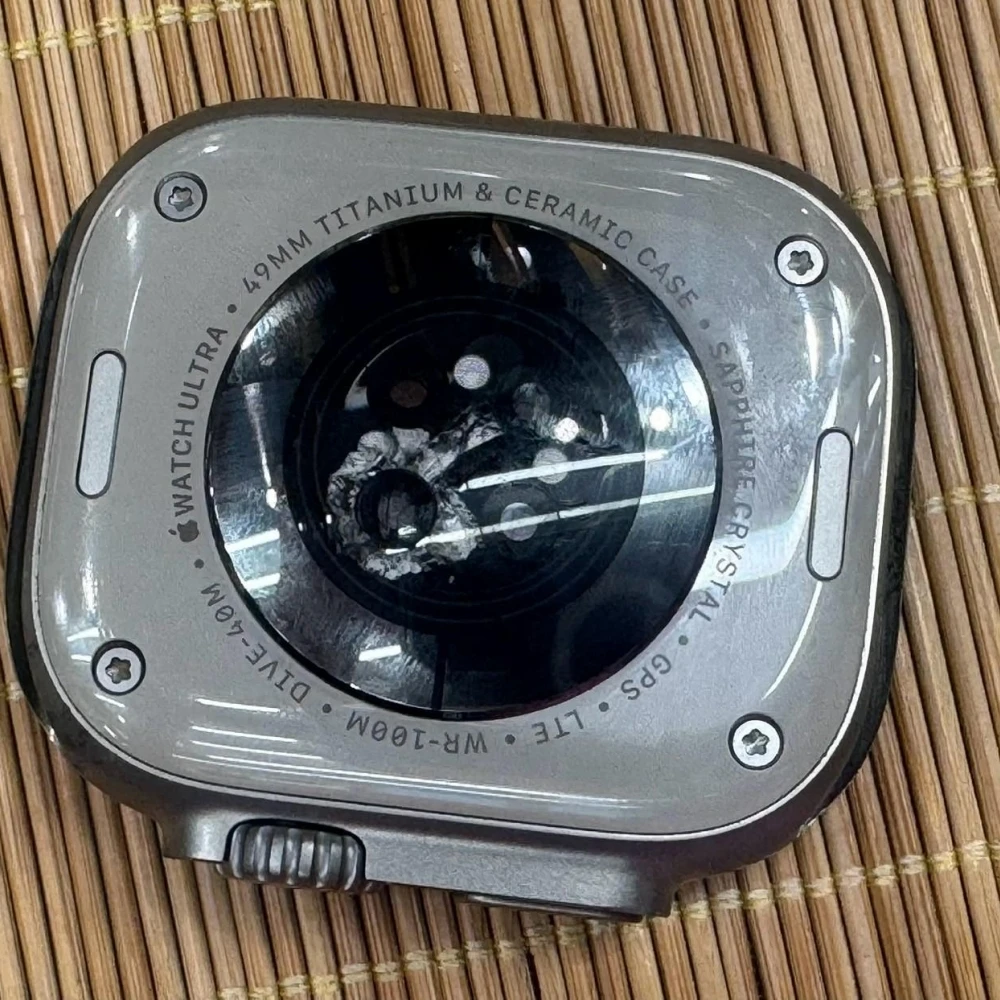 Apple Watch Ultra 1 49mm LTE版 電池93% 原色 充電處有裂開 無盒裝有