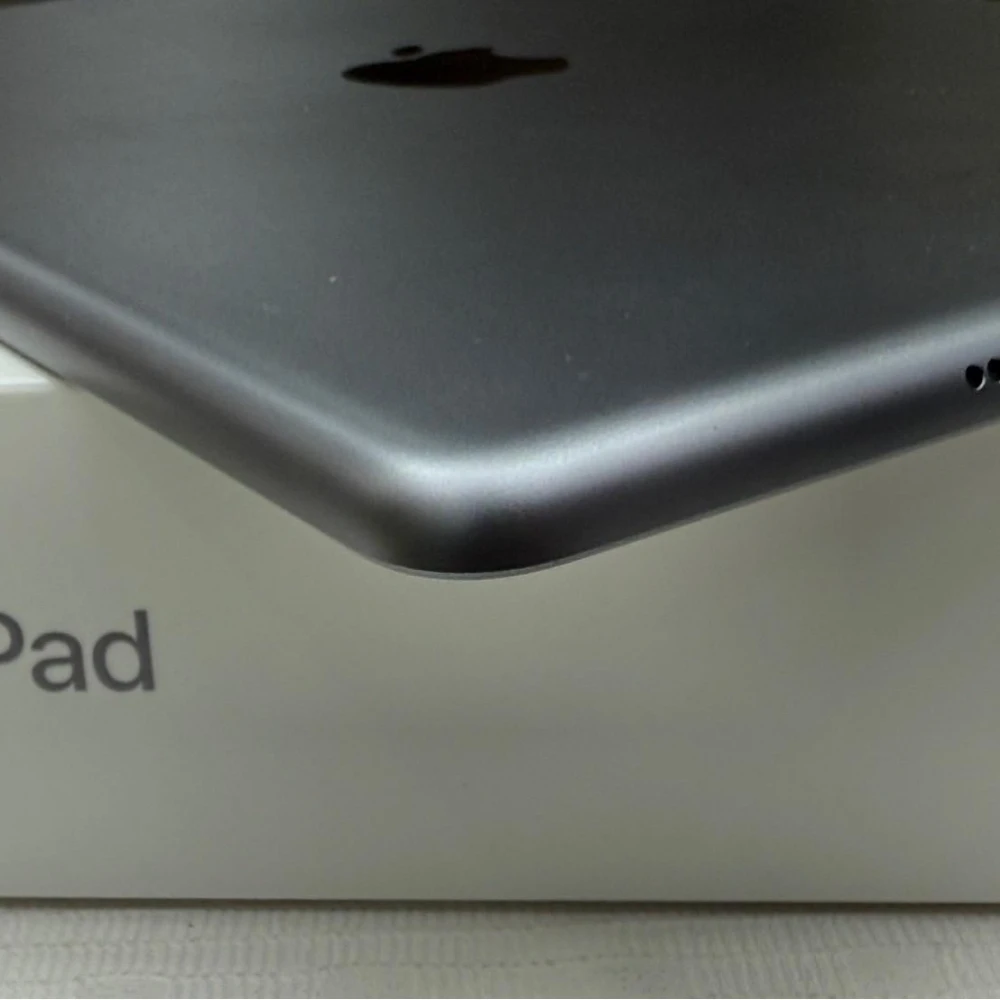 iPad 9 64G 電池98% 循環34次 + VAP 軍規防摔藍牙鍵盤+ Pencil Ax 觸