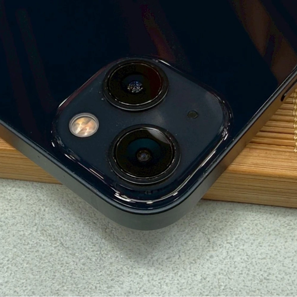 iPhone 13 128g 黑 電池90% 換過副廠螢幕 無盒裝有配件