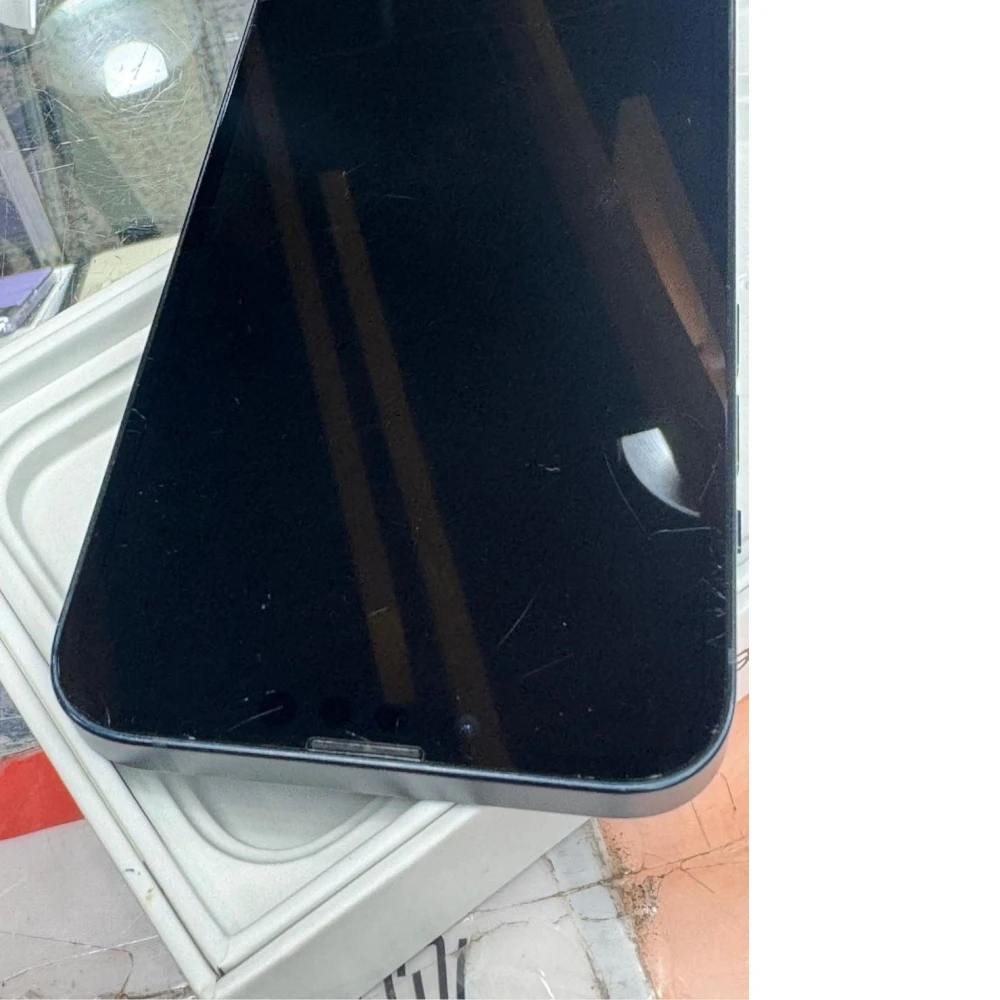 iPhone 13 128g 黑 電池82% 螢幕有刮傷 有盒裝有配件