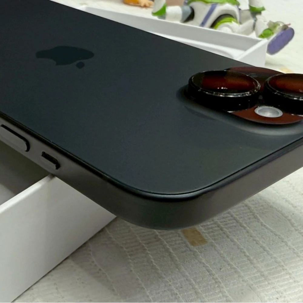 iPhone 15 128g 黑 換過認證電池100% 有盒裝有配件