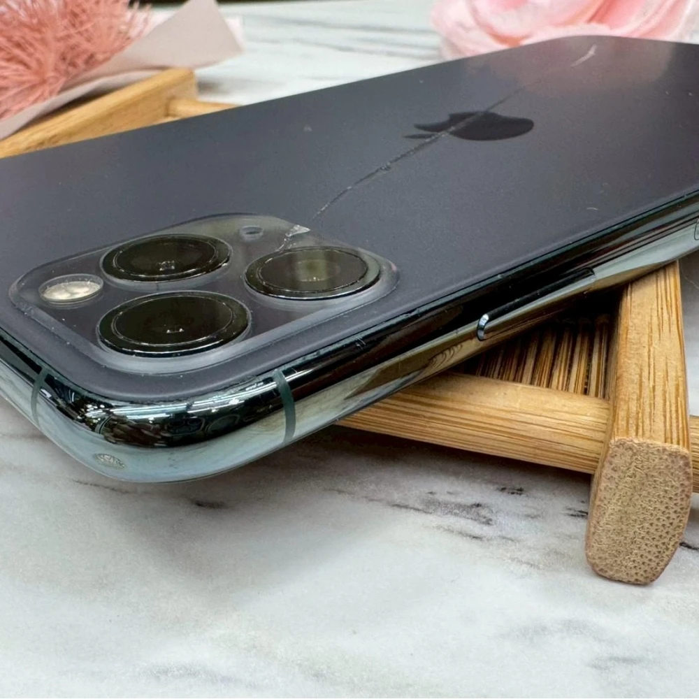 iPhone 11 Pro Max 256g 黑 副廠電池97%換過副廠螢幕 背板裂 無盒裝有配件