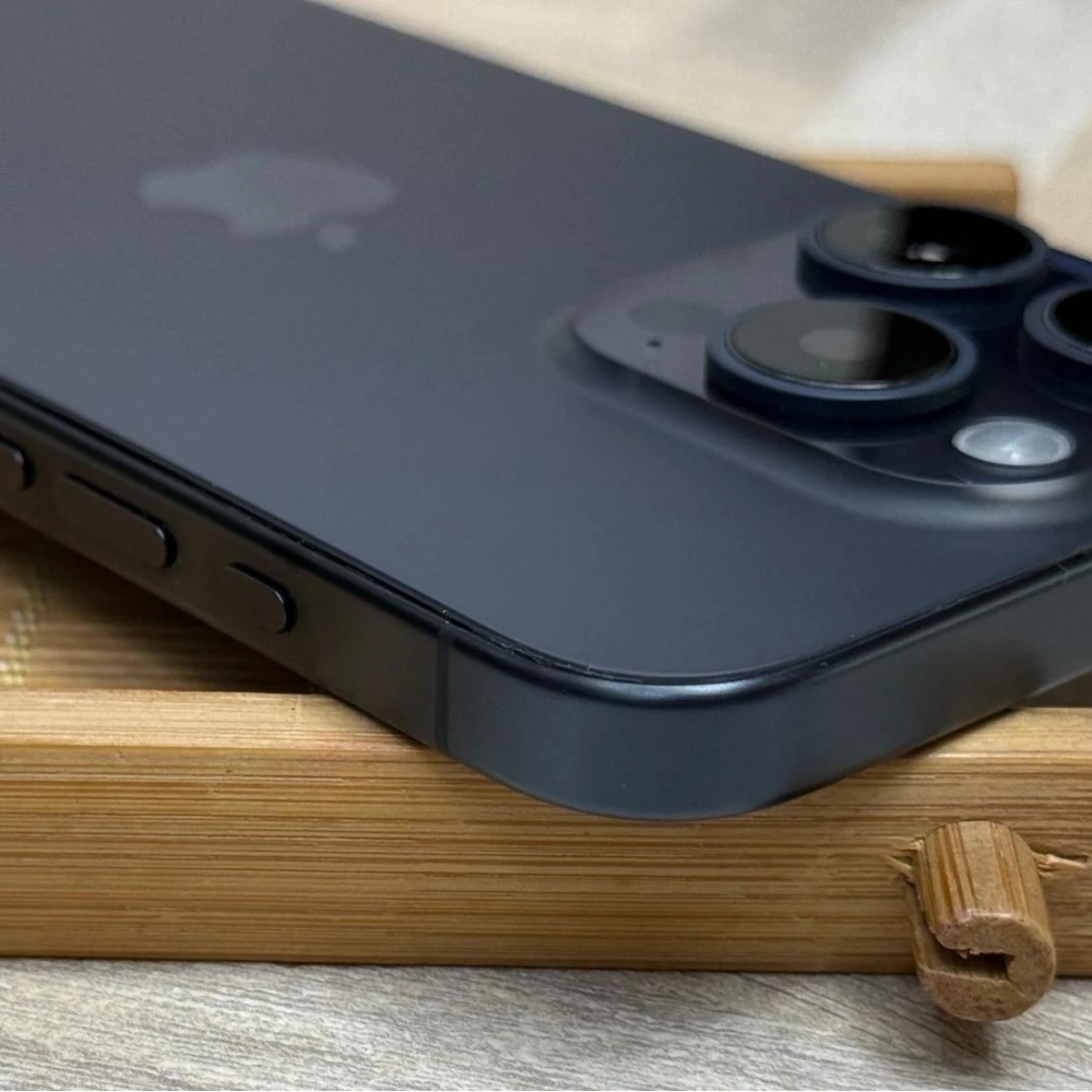 iPhone 15 Pro 256g 藍 電池88% 無盒裝有配件