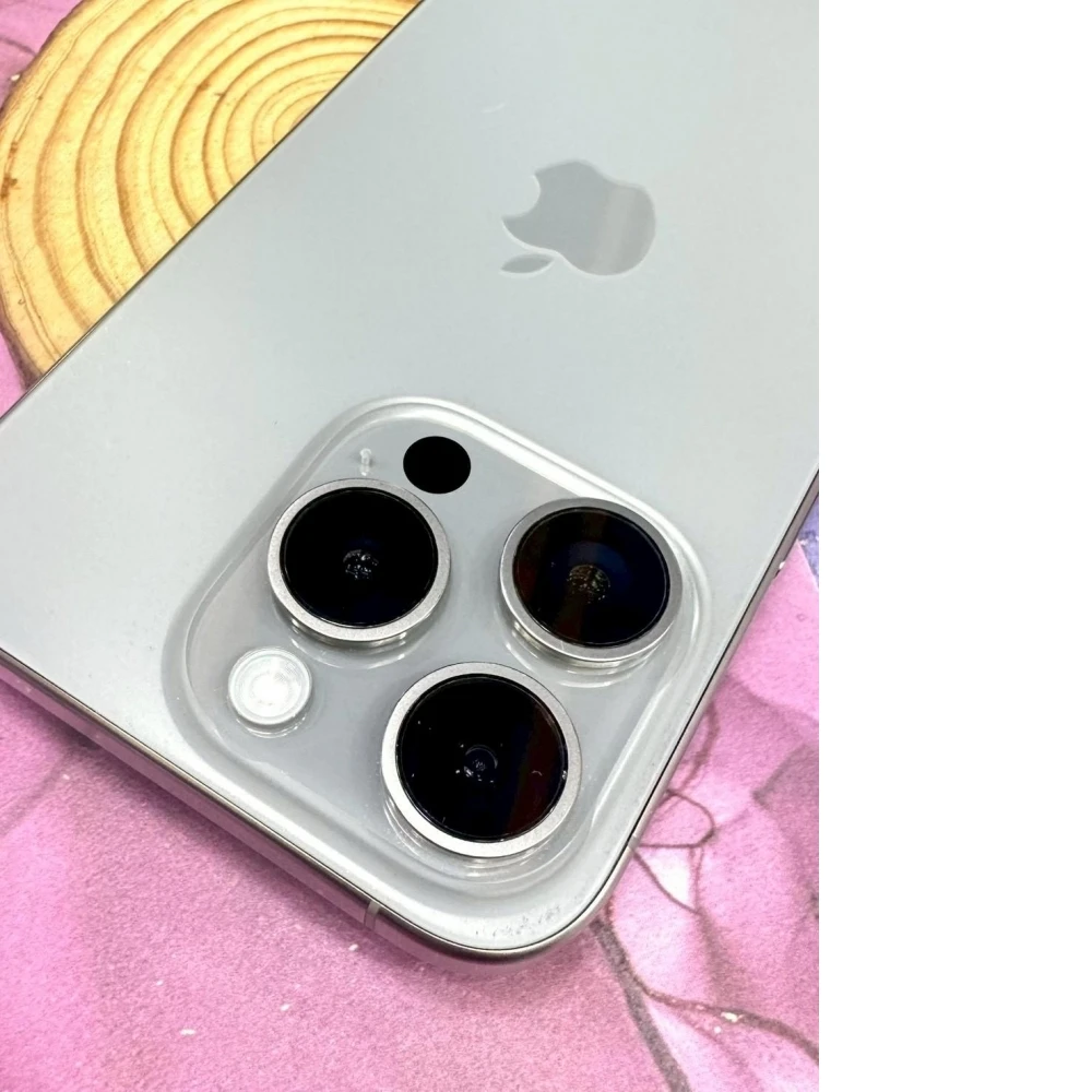 iPhone 15 Pro 128g 鈦電池81% (螢幕有刮傷、邊角小敲傷)無盒裝有配件
