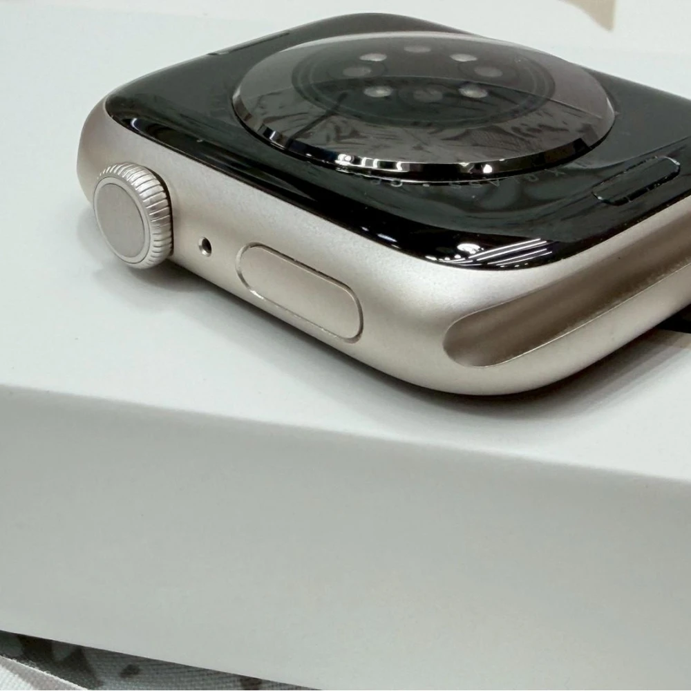 Apple Watch 8 45mm GPS 版 星光 電池77% 有盒裝有配件
