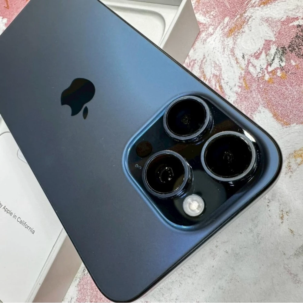 iPhone 15 Pro Max 256g 藍 電池83% 有盒裝有配件