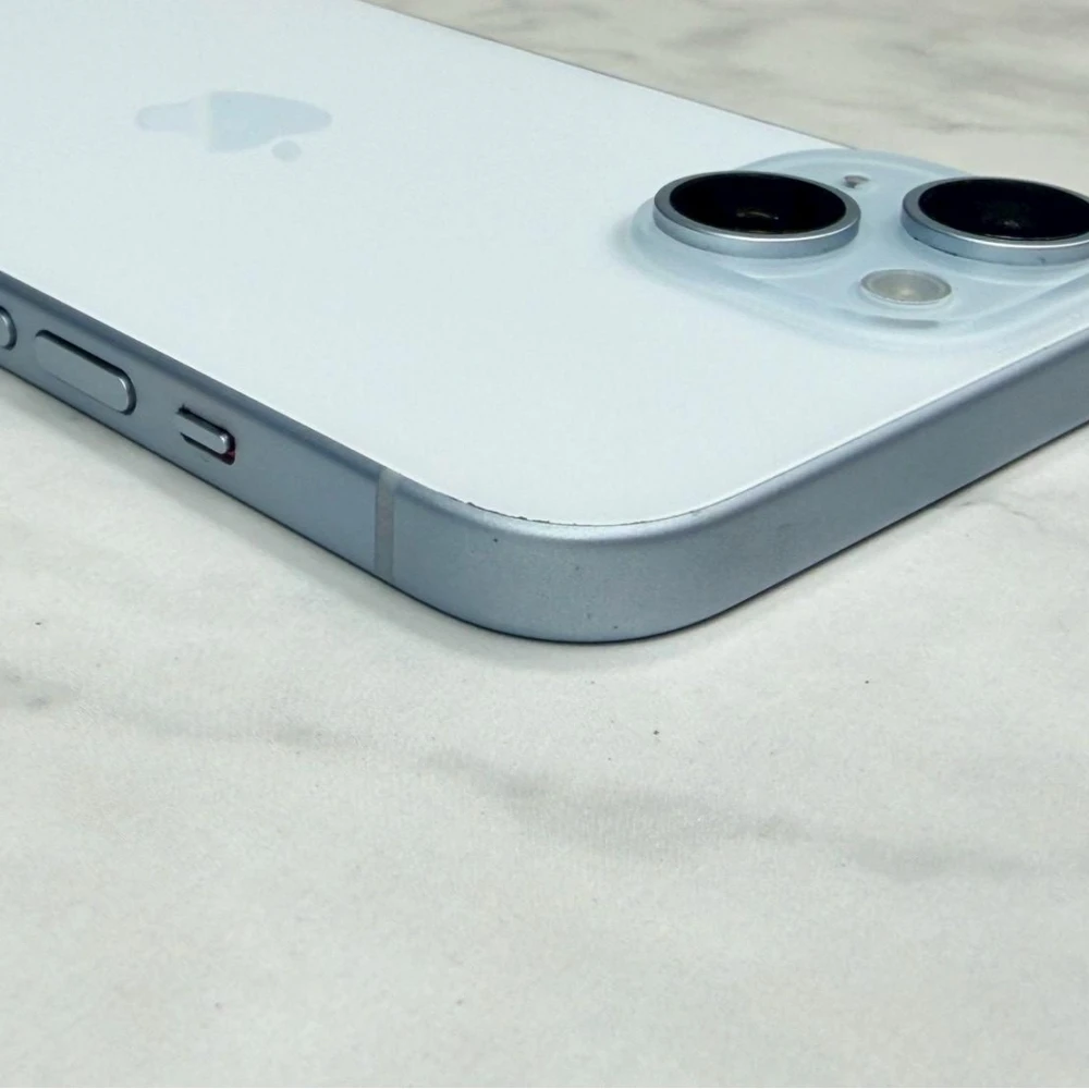 iPhone 15 256g 藍 電池80% 螢幕有小細紋 有盒裝有配件