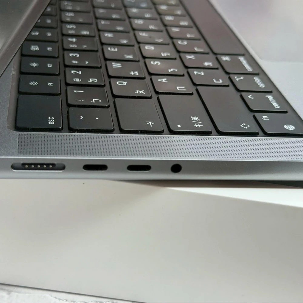 2021 年 MacBook M1 Pro 14寸 (16+512G) 電池88% 全機包膜 無傷