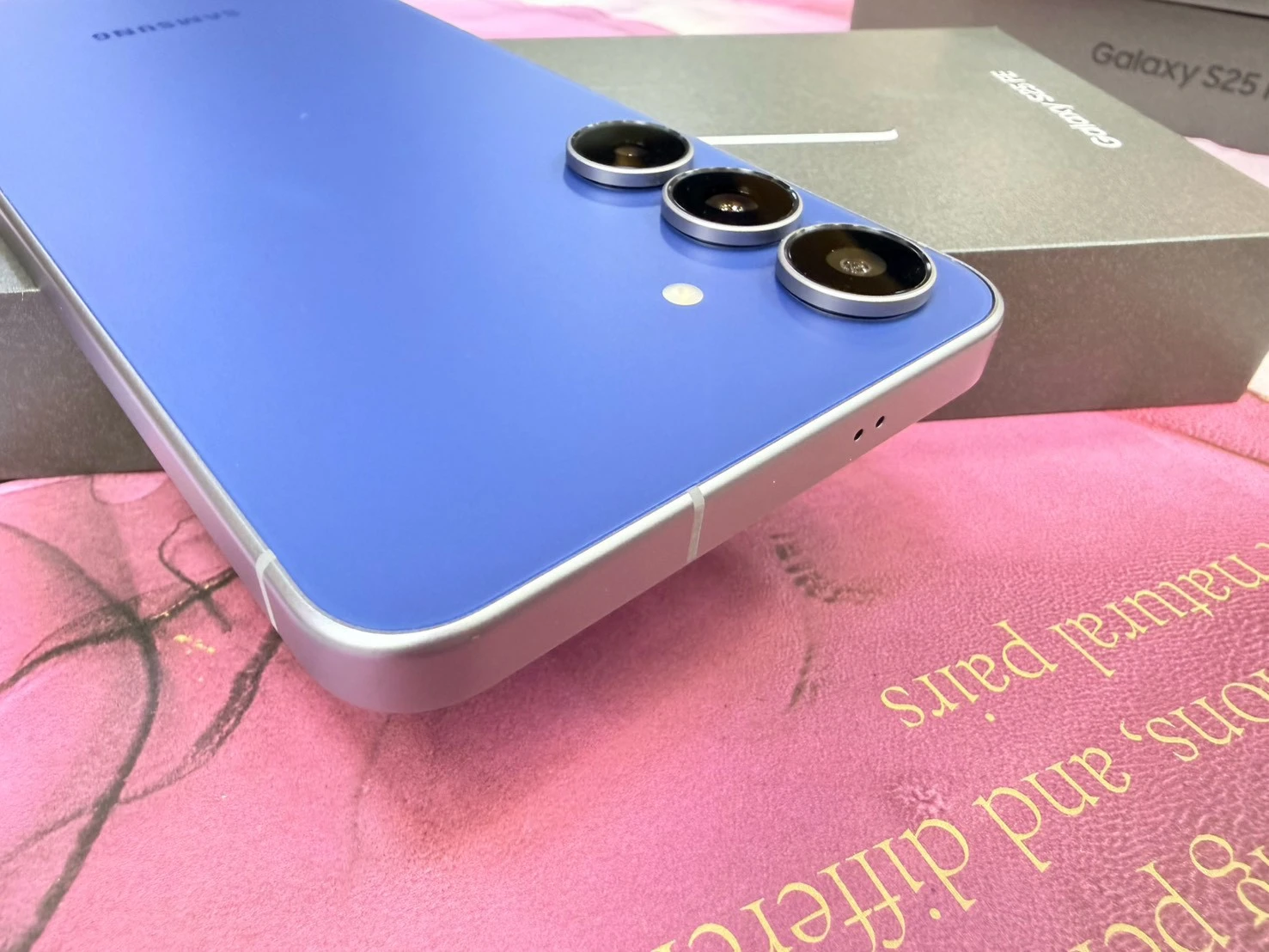 ?展示機 SAMSUNG Galaxy S25 FE (8+256G) 深藍) 保固到2027/08/21 有盒裝有配件