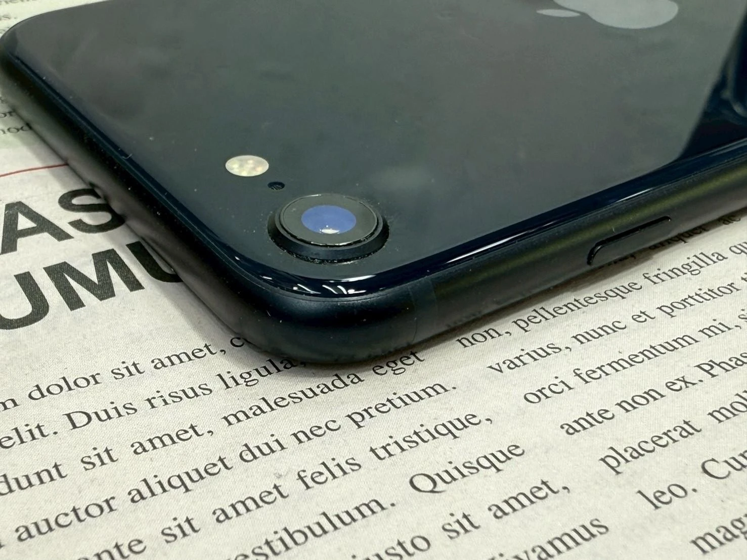 iPhone SE3 64G 黑 電池82% 有盒裝有配件