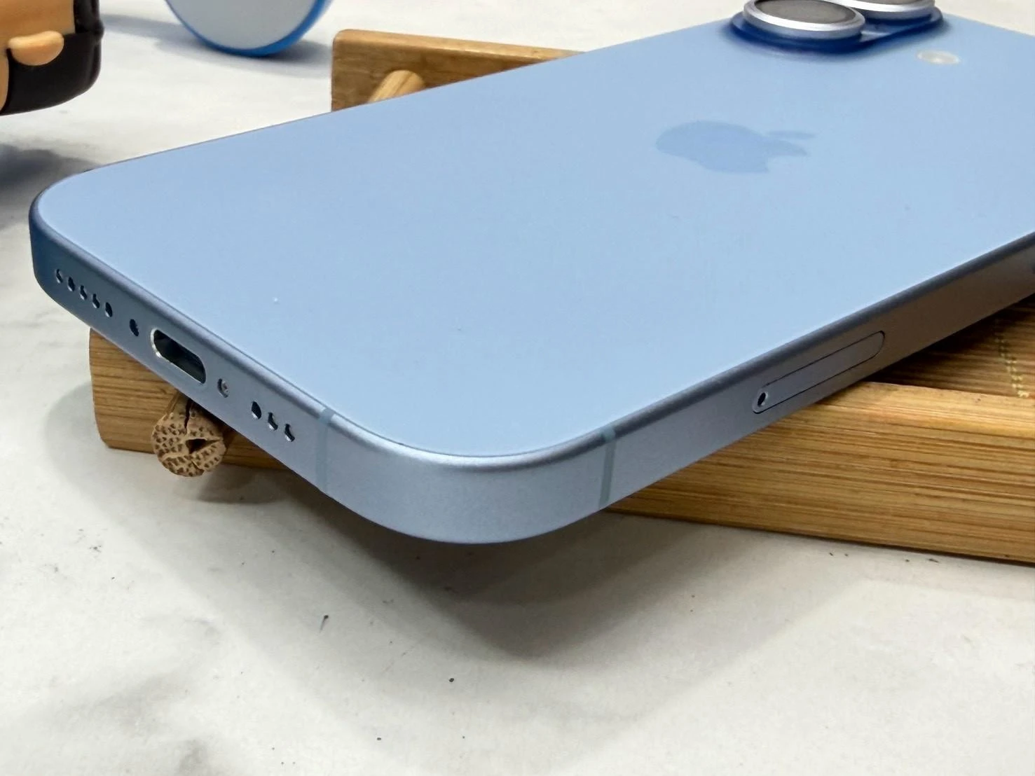 iPhone 17 256g 藍 電池93% 換過原廠前相機之後會跳Face ID問題 但Face ID正常 換過原廠螢幕 無盒裝有配件