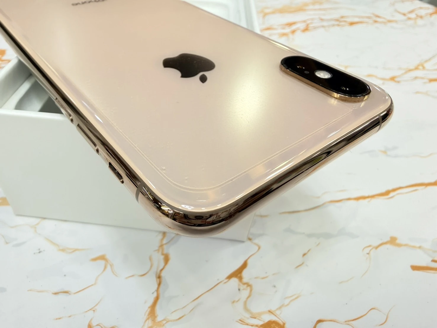 iPhone XS 64g 金 副廠電池100% 無盒裝有配件 (背板小刮傷)